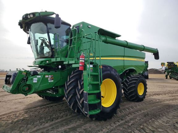 2024 John Deere S780 Combine