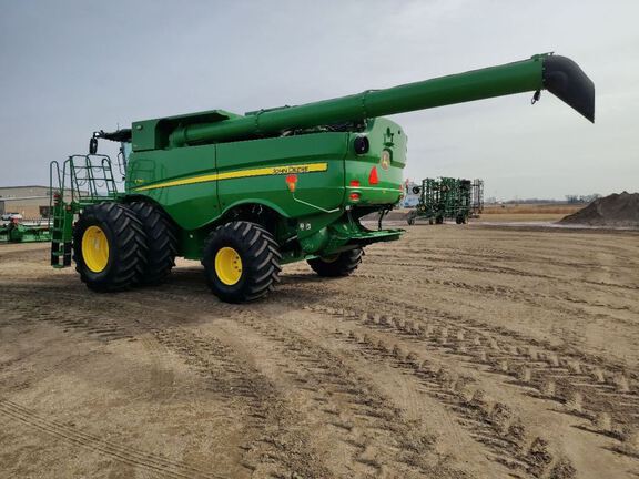 2024 John Deere S780 Combine