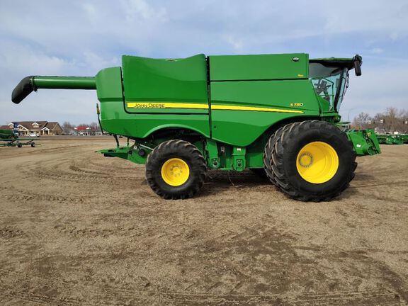 2024 John Deere S780 Combine