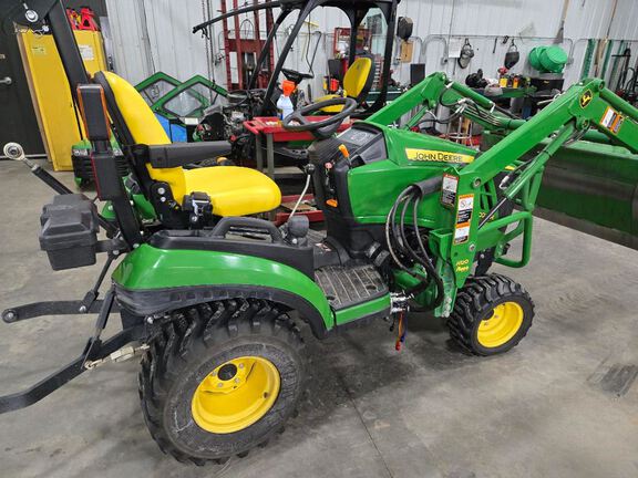 2015 John Deere 1025R Tractor Compact