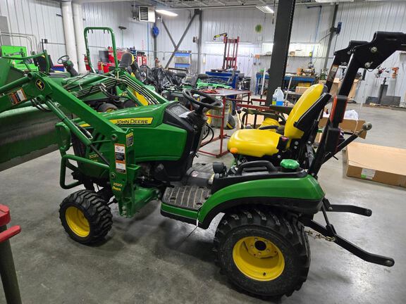 2015 John Deere 1025R Tractor Compact