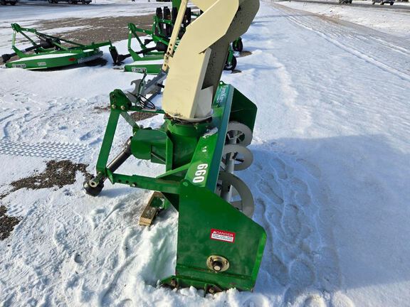 Buhler Farm King 660 Snow Blower