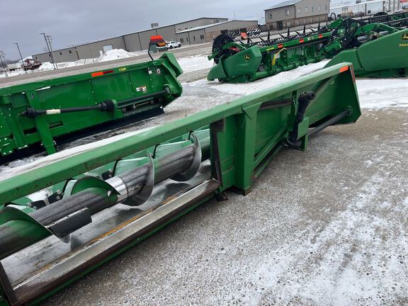 1995 John Deere 1242 Header Corn Head