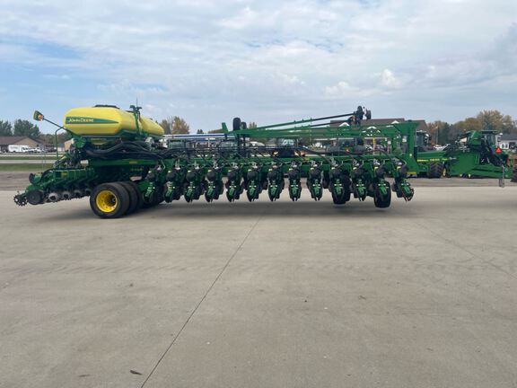 2018 John Deere DB66 Planter