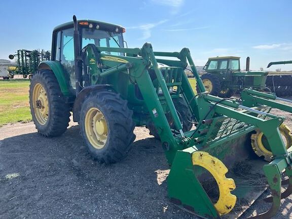 2006 John Deere 7520 Tractor