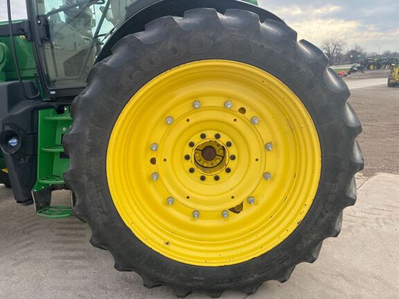 2016 John Deere 6175R Tractor