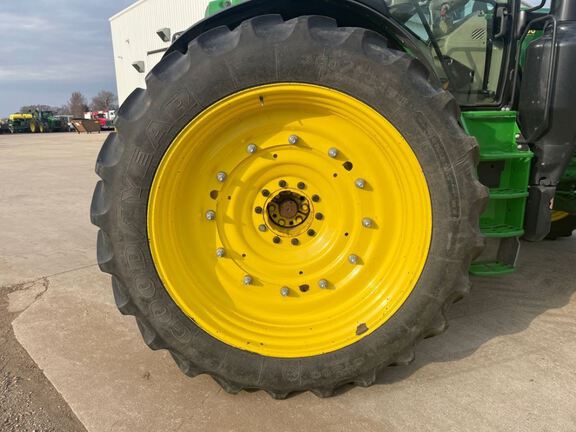 2016 John Deere 6175R Tractor