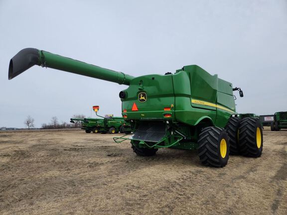 2024 John Deere S780 Combine