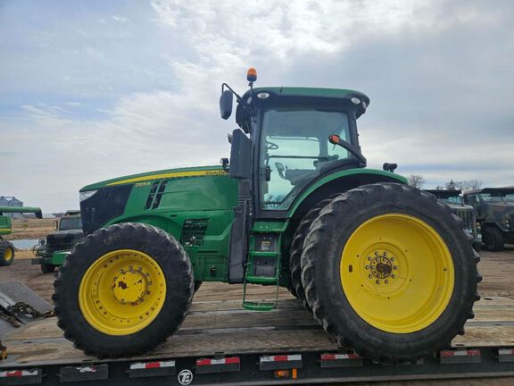 2013 John Deere 7215R Tractor
