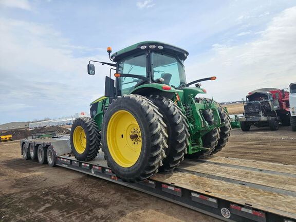 2013 John Deere 7215R Tractor