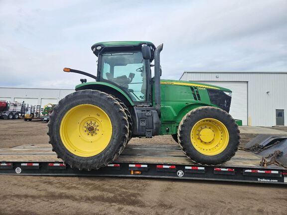 2013 John Deere 7215R Tractor