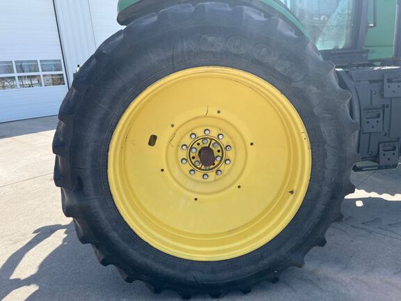 2013 John Deere 7215R Tractor