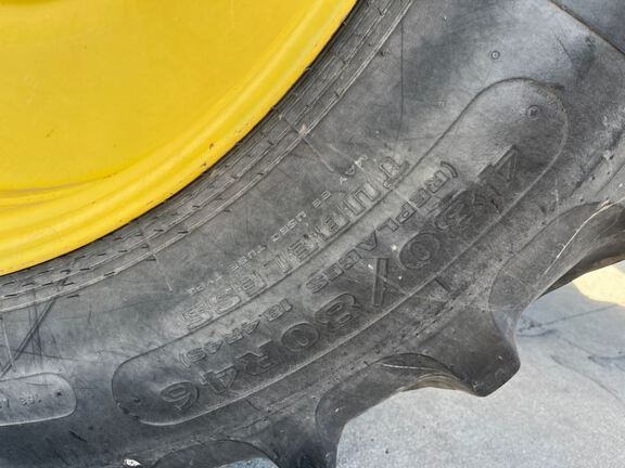2013 John Deere 7215R Tractor