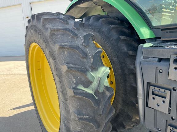 2013 John Deere 7215R Tractor