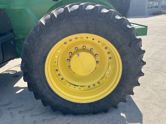 2013 John Deere 7215R Tractor