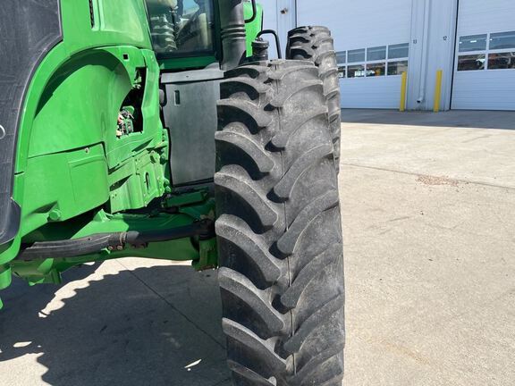2013 John Deere 7215R Tractor