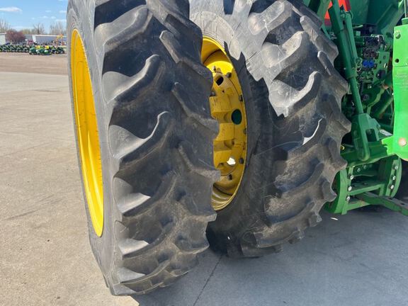2013 John Deere 7215R Tractor