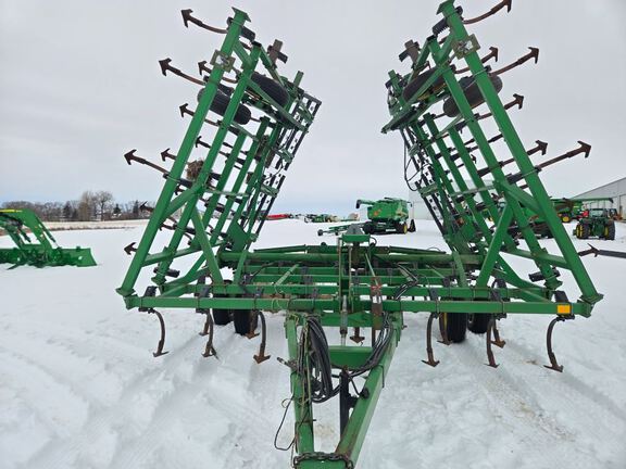 2000 John Deere 980 Field Cultivator