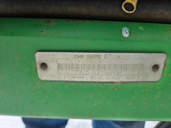 2000 John Deere 980 Field Cultivator