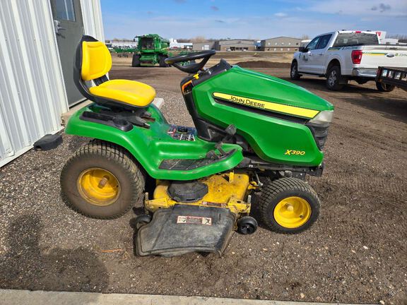 2016 John Deere X390 Garden Tractor