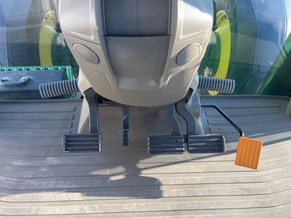 2021 John Deere 8R 370 Tractor