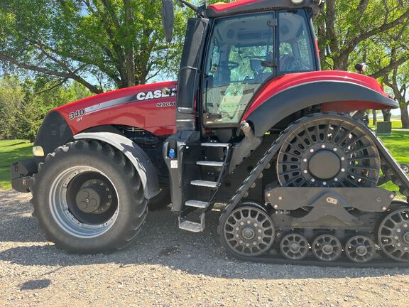 2017 Case 340 ROW TRAC Tractor