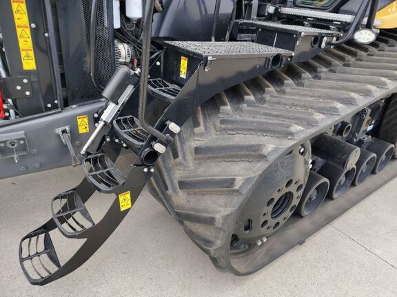 2017 AGCO MT865E Tractor Rubber Track