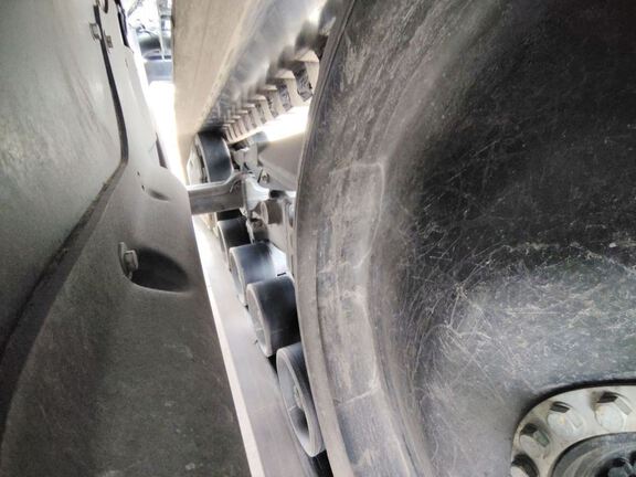 2017 AGCO MT865E Tractor Rubber Track