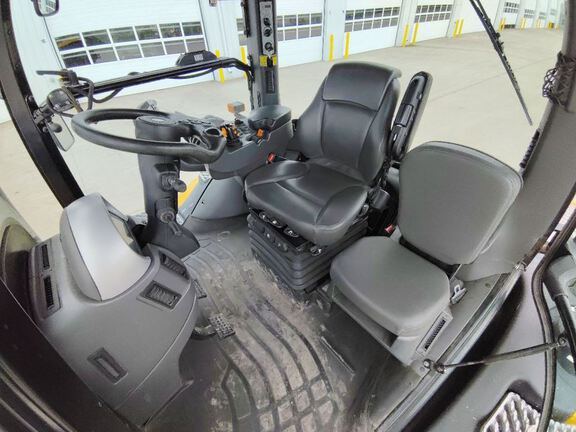 2017 AGCO MT865E Tractor Rubber Track