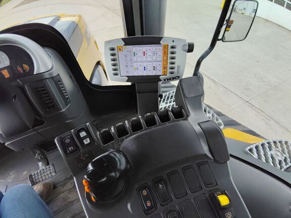 2017 AGCO MT865E Tractor Rubber Track