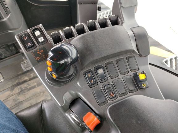 2017 AGCO MT865E Tractor Rubber Track