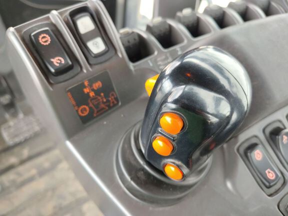 2017 AGCO MT865E Tractor Rubber Track