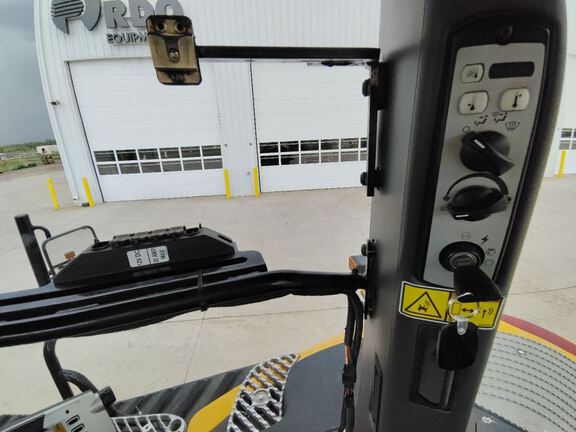 2017 AGCO MT865E Tractor Rubber Track