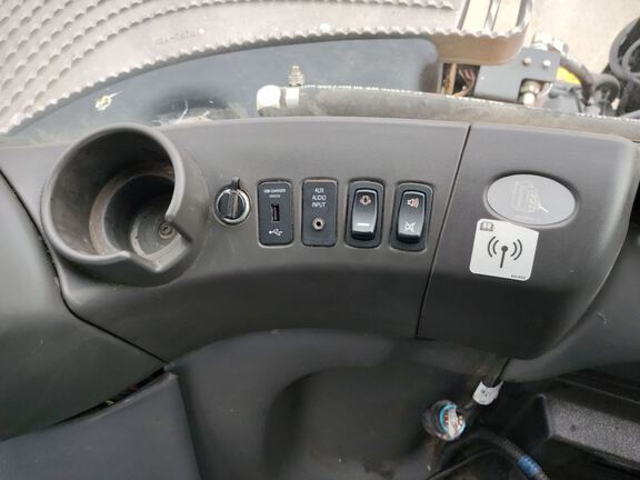 2017 AGCO MT865E Tractor Rubber Track