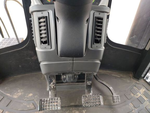 2017 AGCO MT865E Tractor Rubber Track
