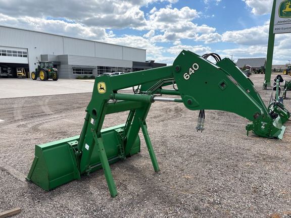 2006 John Deere 640 Loader