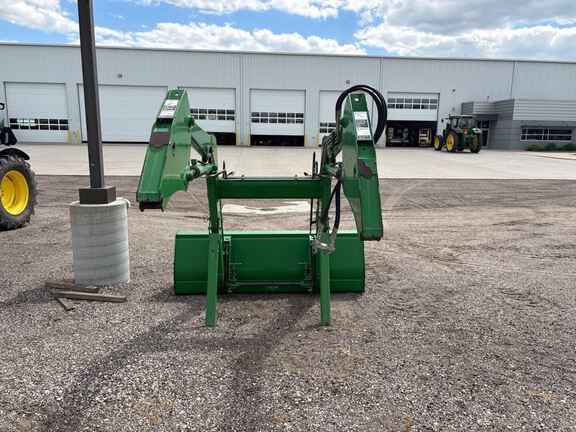 2006 John Deere 640 Loader