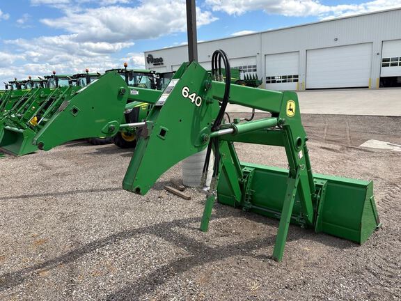 2006 John Deere 640 Loader