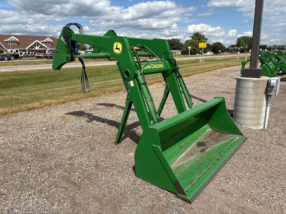 2006 John Deere 640 Loader
