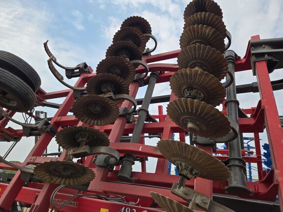 2018 Wil-Rich 483 Chisel Plow