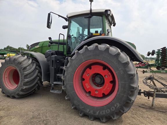 2019 AGCO 1042 Tractor