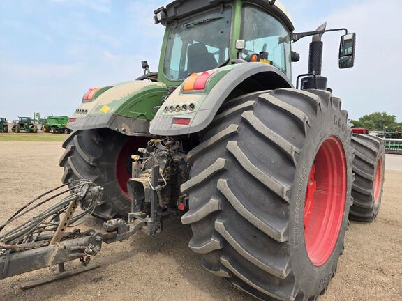 2019 AGCO 1042 Tractor