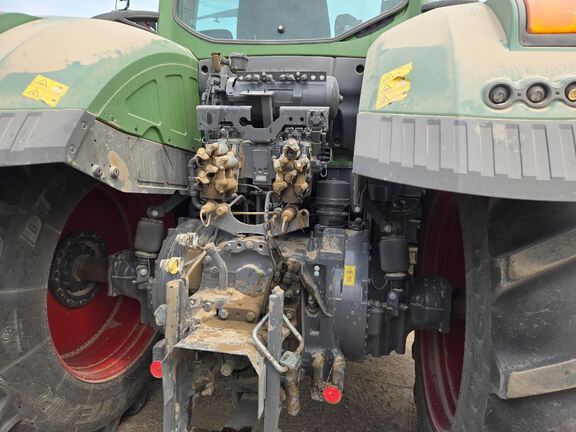 2019 AGCO 1042 Tractor