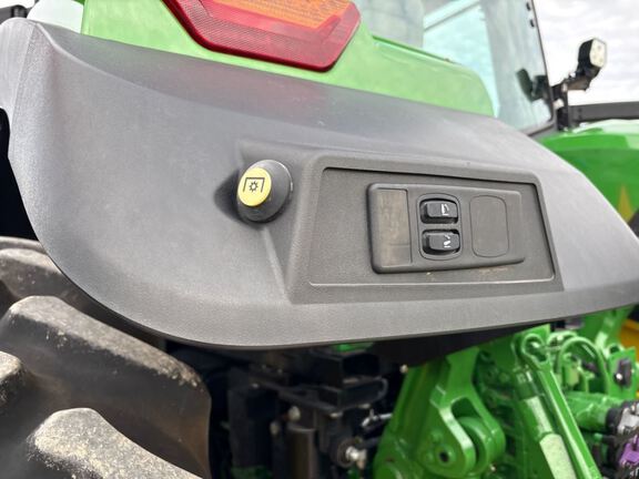 2025 John Deere 8R 370 Tractor