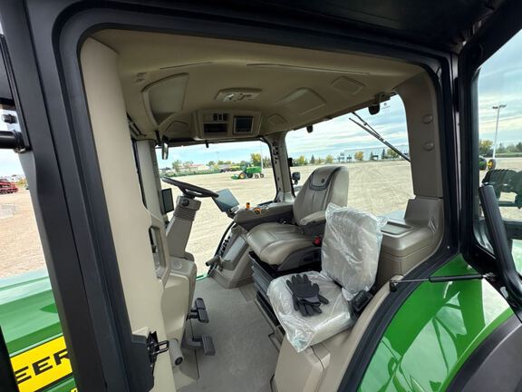 2025 John Deere 8R 370 Tractor