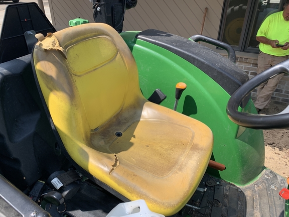 2015 John Deere 4052M Tractor Compact