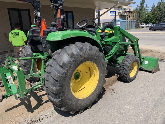 2015 John Deere 4052M Tractor Compact