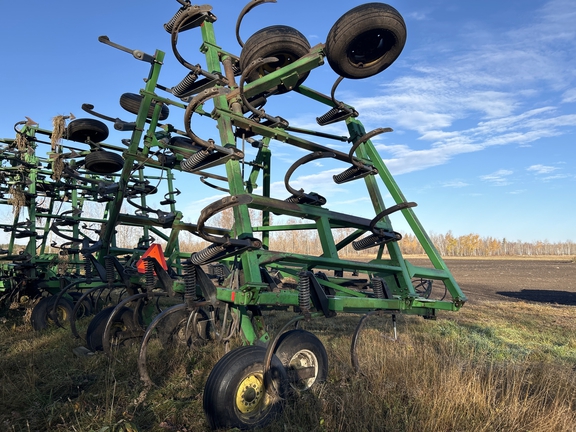 1991 John Deere 610 Chisel Plow