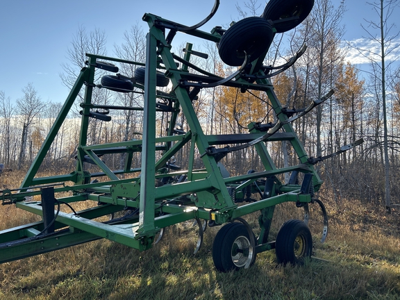 1991 John Deere 610 Chisel Plow