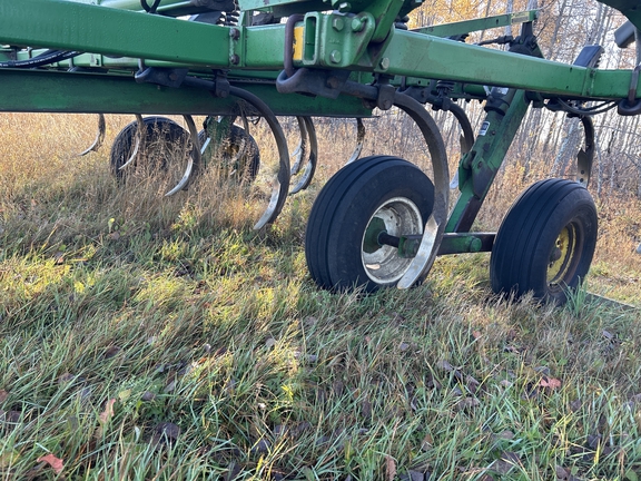 1991 John Deere 610 Chisel Plow